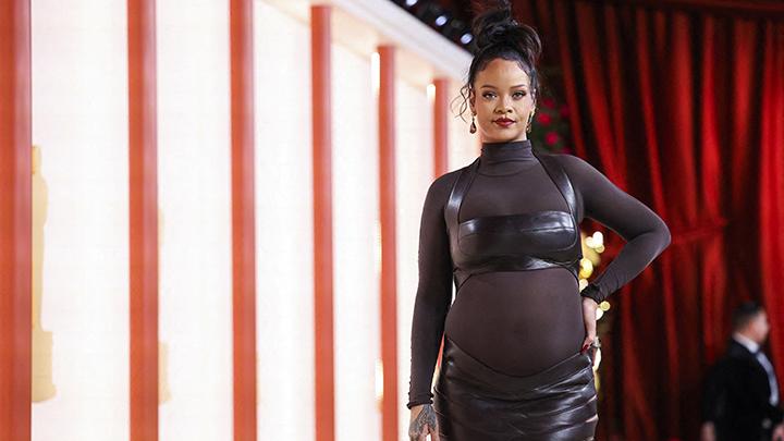 3 Tampilan Edgy Rihanna di Oscar 2023