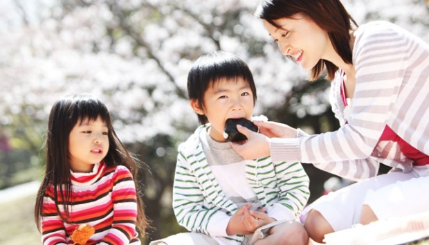 Tips Liburan ke Luar Negeri Bersama Anak Ala Astrid Satwika, Hal Terpenting Riset